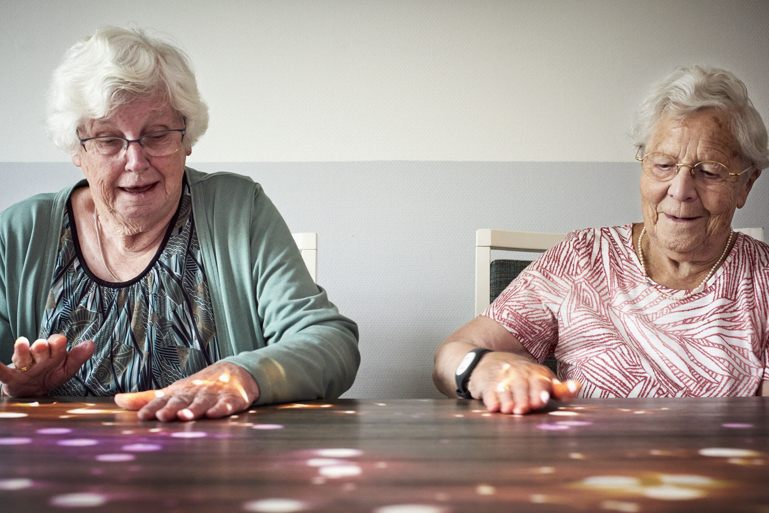 Tovertafel 2 Senioren Zwei Frauen